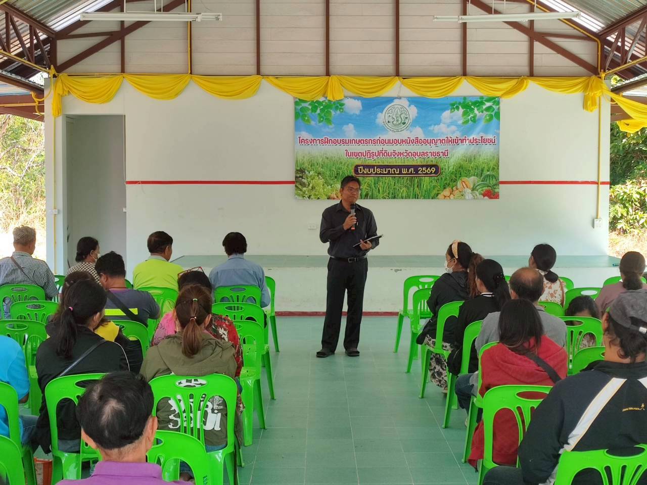 title - วันที่ 11 มีนาคม 2569 นายทินกร เพียภูเขียว ปฏิรูปที่ดินจังหวัดอุบลราชธานี พร้อมด้วยเจ้าหน้าที่ ส.ป.ก.อุบลราชธานี ได้ดำเนินการฝึกอบรมเกษตรกรก่อนมอบหนังสืออนุญาตให้เข้าทำประโยชน์ในเขตปฏิรูปที่ดิน (ส.ป.ก. 4-01)